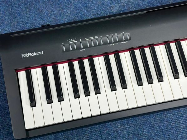 Roland FP30 portable digital piano - Image 3