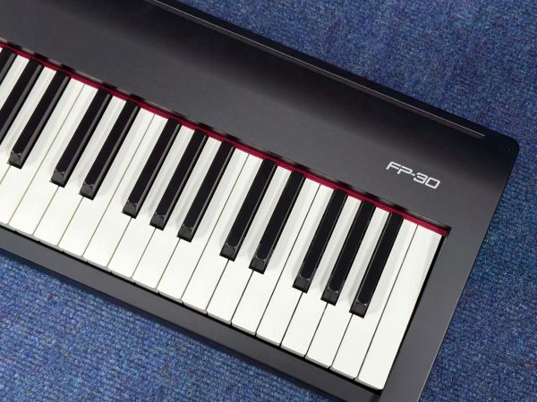 Roland FP30 portable digital piano - Image 4