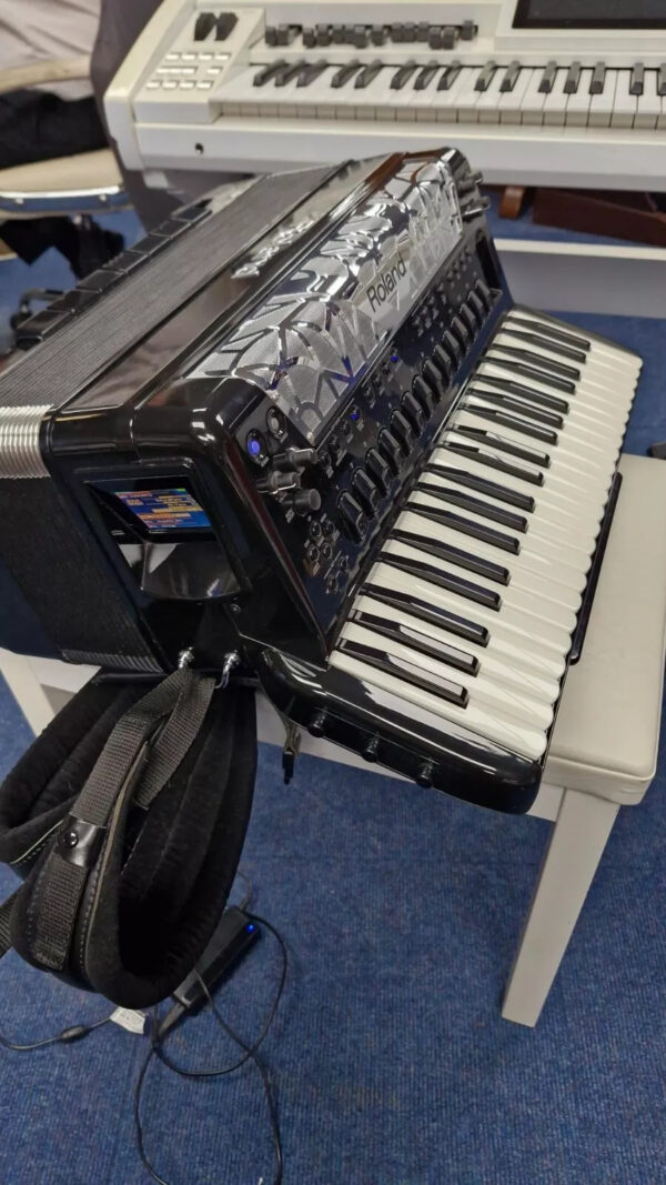 Roland FR8x V Accordion - Image 7