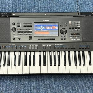 Yamaha PSR SX700